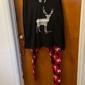 City streets XXL women long sleeve black shirt. With matching leggings are Xl